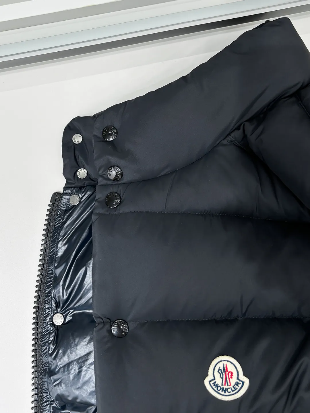 Tibb Moncler Classic ， 80 。 longue saison ， 。 。 ： longue saison Longue saison ， ， Same Style :Black 25001Size : 1-5 1 ： 46cm- 116cm- 65cm 2 ： 48cm- 118cm- 67cm 3 ： 50cm- 120cm- 69cm 4 : 52cm- 122cm- 71cm 5 : 54cm- 124cm- 73cm